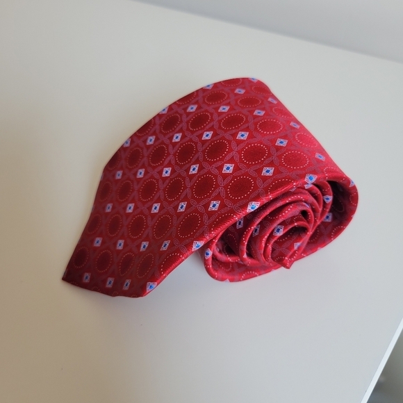 NWT Bellissima Cravatte Silk Red Geometric Tie. - Picture 10 of 10